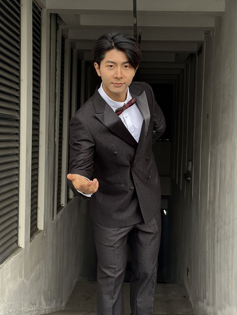 Navy Notch Lapel Wedding Suit